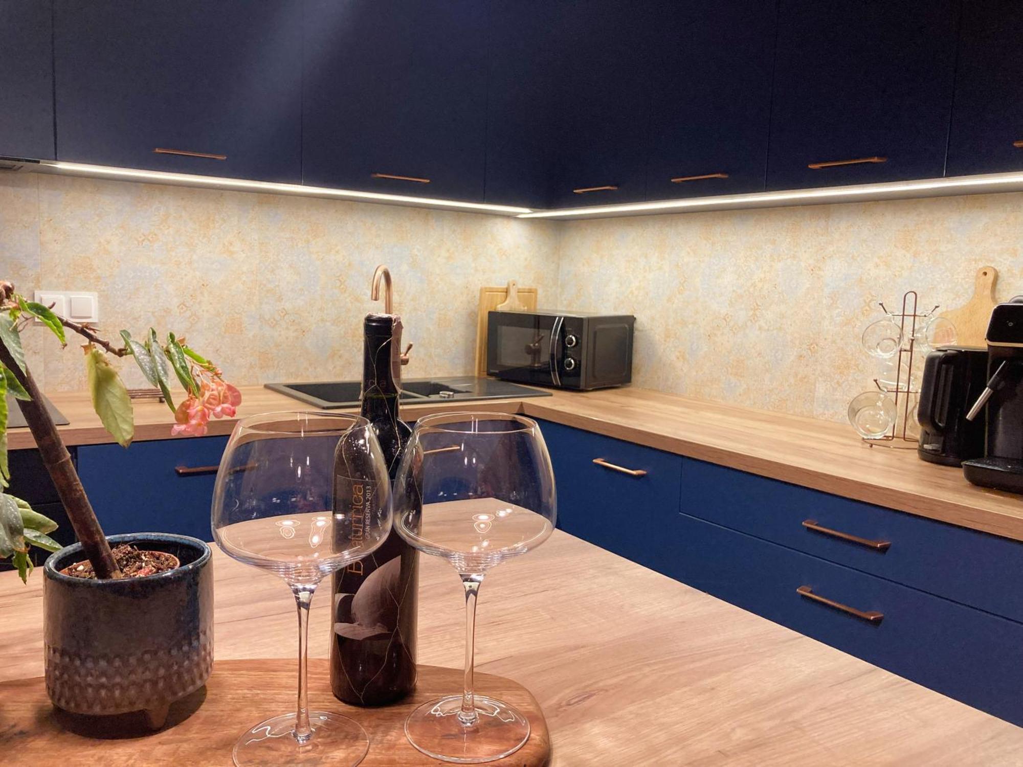Gold Apart - Podziemny Garaz Blisko Stadionu I Lotniska - Wygoda, Styl I Komfort Poznań Extérieur photo